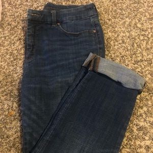 CHICOS girlfriend slim leg crop 0.5